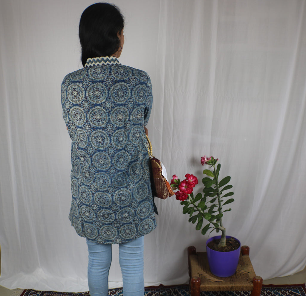TLFAB-0010b/Sathya Ethnic/contrast neck with collar