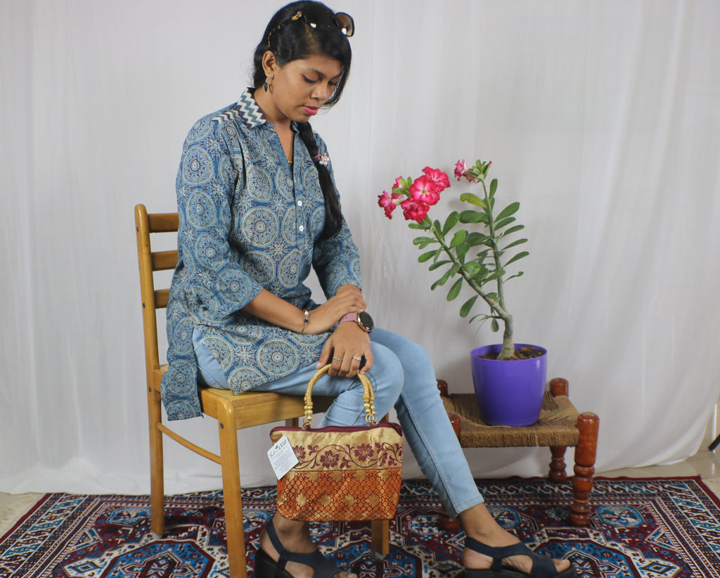 TLFAB-0010b/Sathya Ethnic/contrast neck with collar