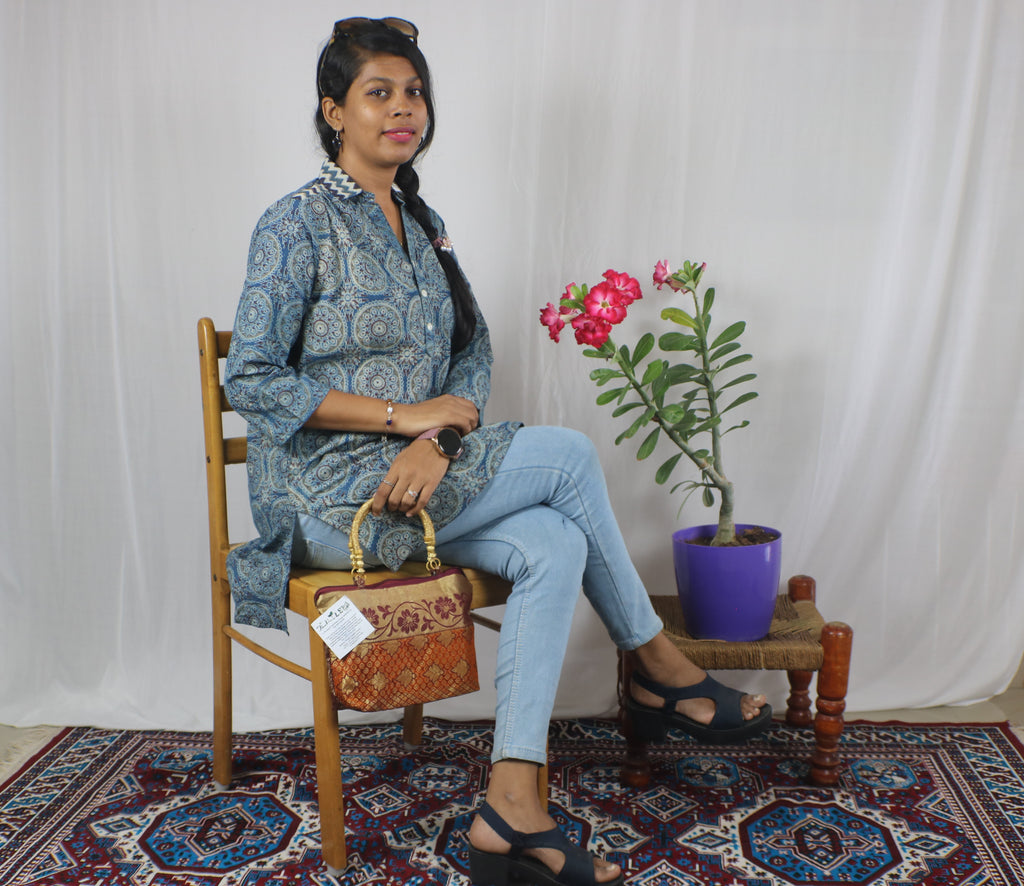 TLFAB-0010b/Sathya Ethnic/contrast neck with collar