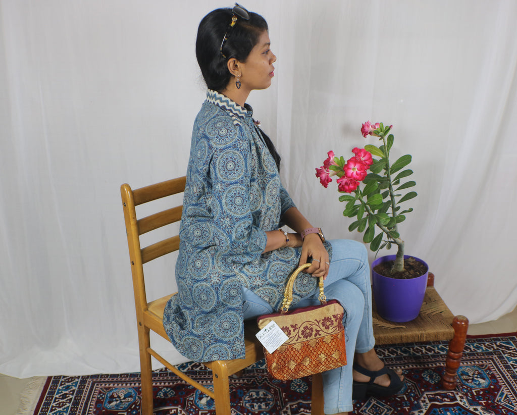 TLFAB-0010b/Sathya Ethnic/contrast neck with collar