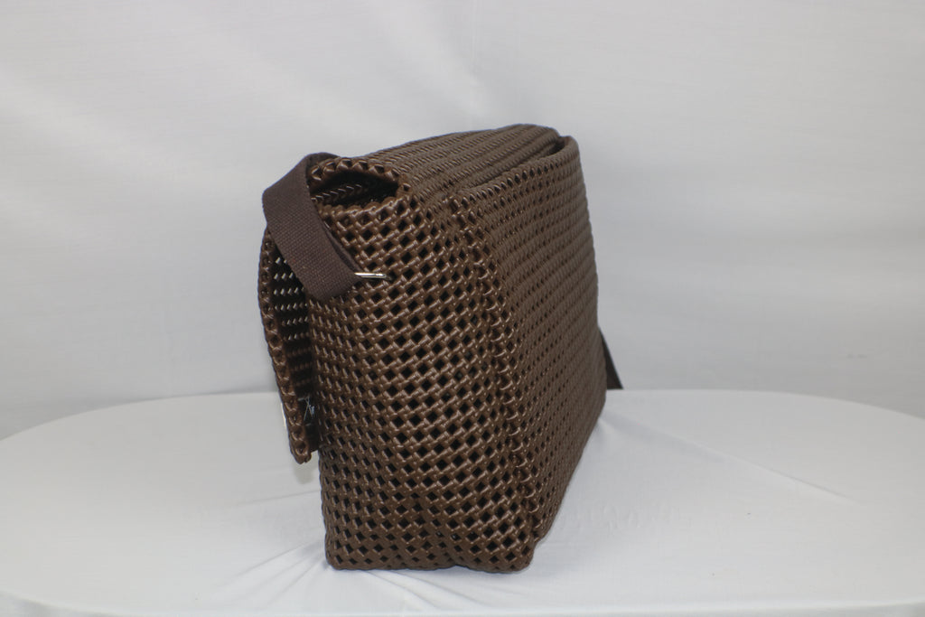 Skillfully Crafted Sleek laptop bag/folder for professionals-Code 007