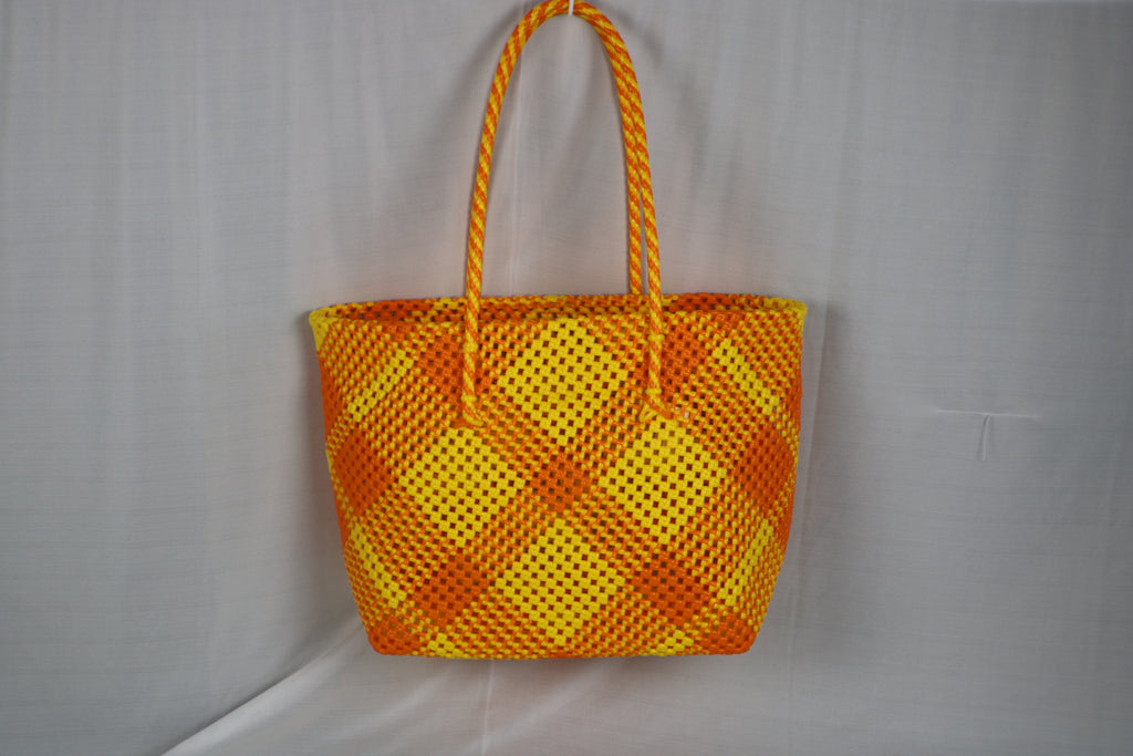 Elegantly Crafted Vangi cross-knot design basket -Code 0010