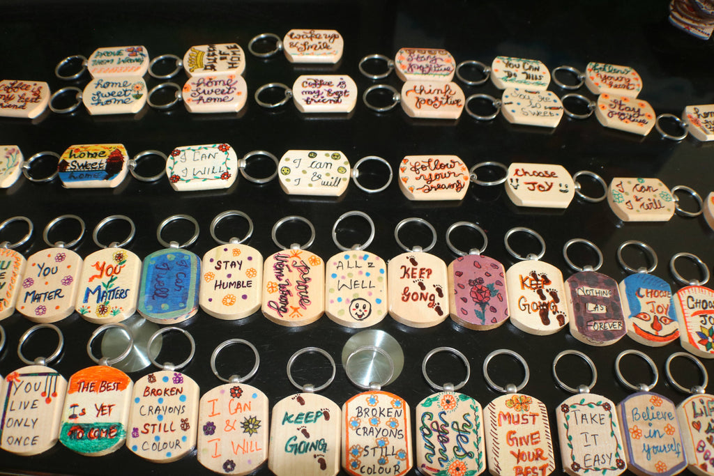 TLDIY-004c/Wooden and painted Key Chains