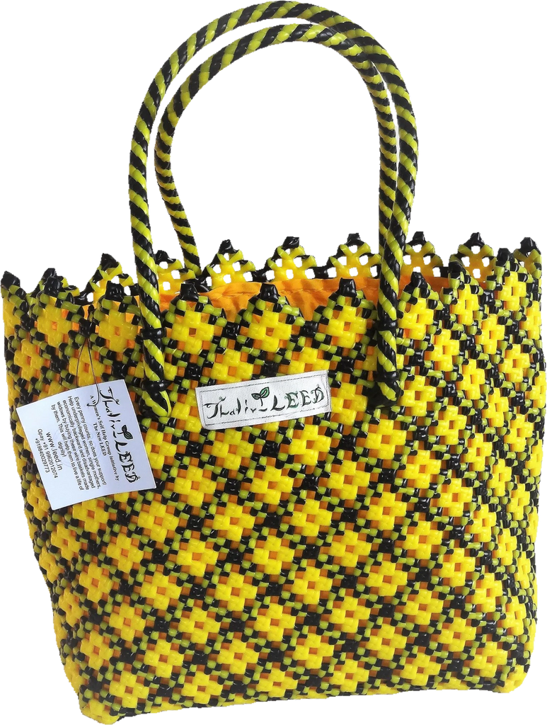 Elegantly Crafted Vangi cross-knot design basket -Code 0010