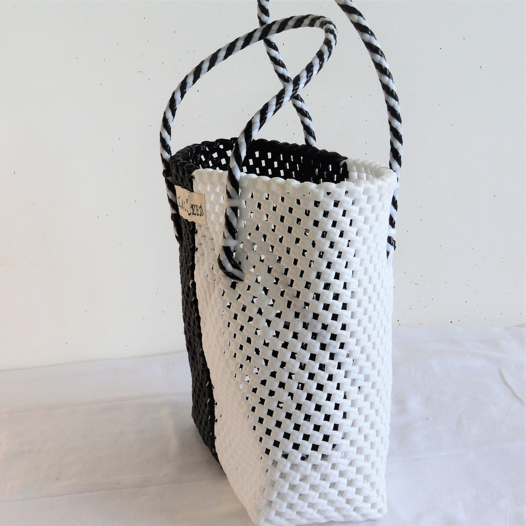 TLBAS-0051/Vengai Cross, Black & white basket - Thalir Leed®