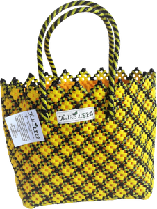 TLBAS-0010/Elegantly Crafted Vangi cross-knot design basket